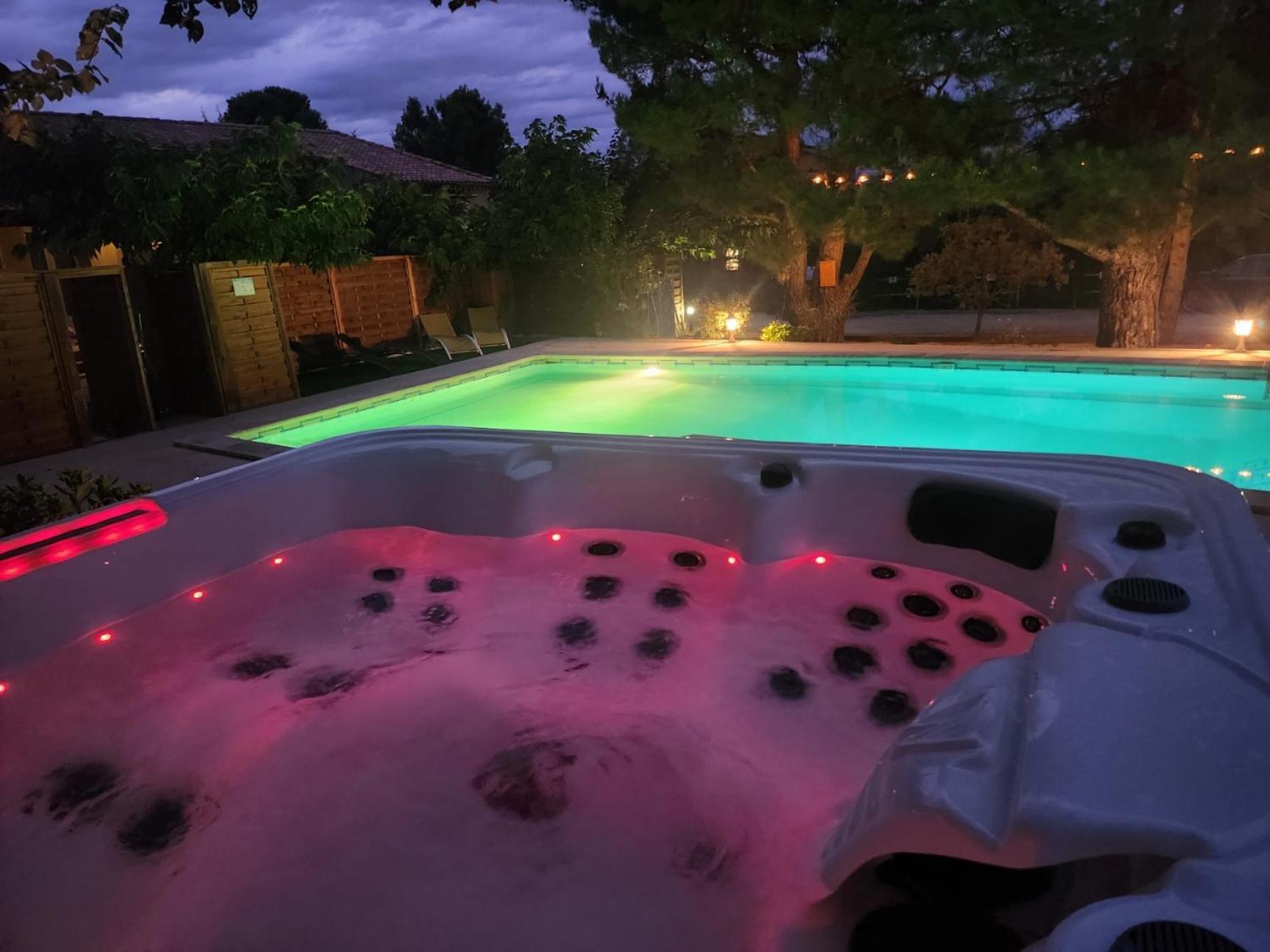 Domaine Les Gendalis Bed & Breakfast Saint-Saturnin-les-Avignon Exterior photo